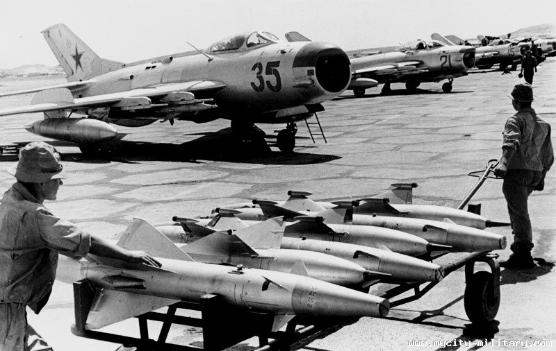 http://www.mycity-military.com/imgs/2705_124620534_MiG-19PM_MiG-17PFU_01.jpg