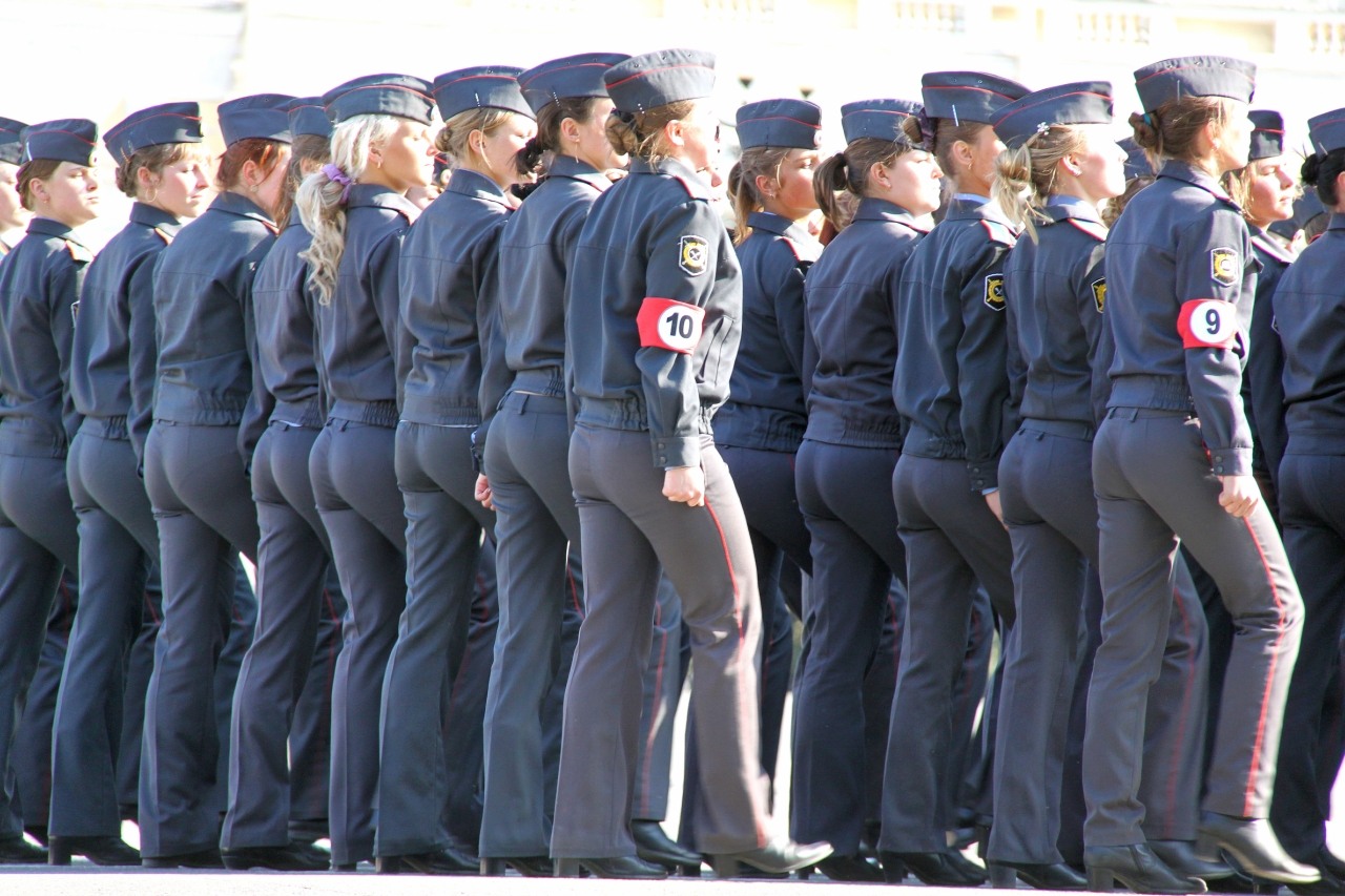 Попки девушек полицейских