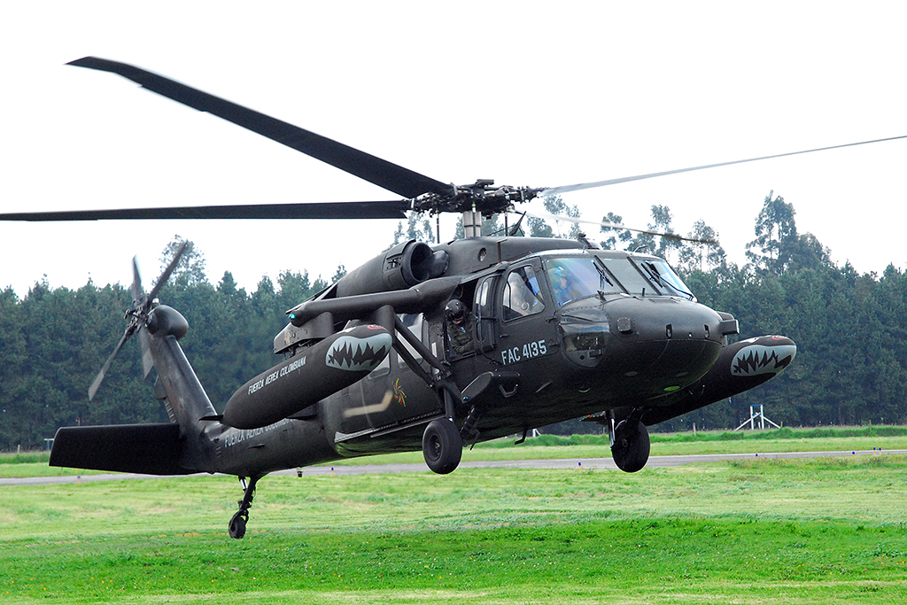 Big black hawk. Uh-60j вертолет. Военные вертолёт uh 60j. Uh-60j. Uh 60 v 22 Hybrid.