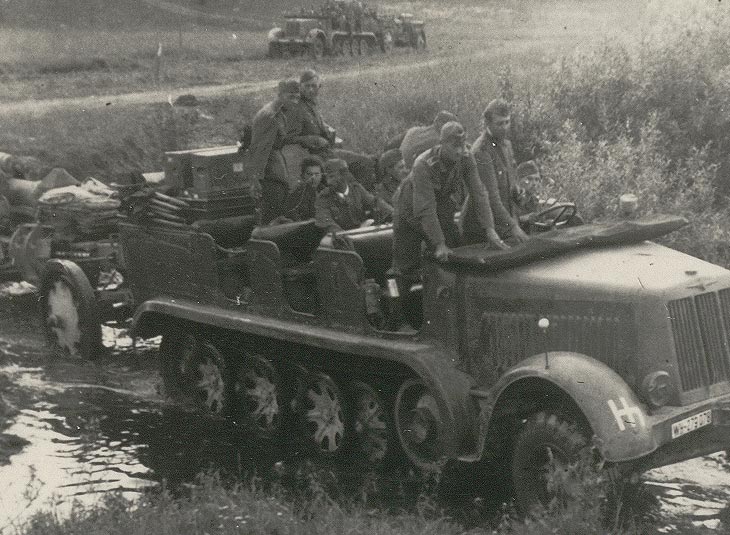 Тягачи вермахта. Немецкий полугусеничный тягач SD KFZ 7. KFZ 11 вермахта. Тягач Краус Маффей SD KFZ 7. Танковые дивизии вермахта 1941 полугусеничные тягачи.