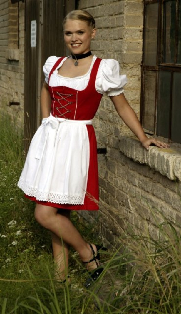 German women video. Дирндль Октоберфест. Алиса Шмидт дирндль. Бавария Мюнхен дирндль.