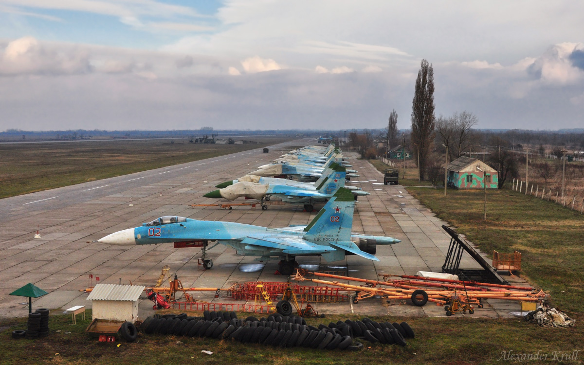 Морозовск город аэродром. Су-27 авиабаза Бельбек. Крымск аэродром военный. Крымский военный аэродром Краснодарский край. Авиабаза Крымск.