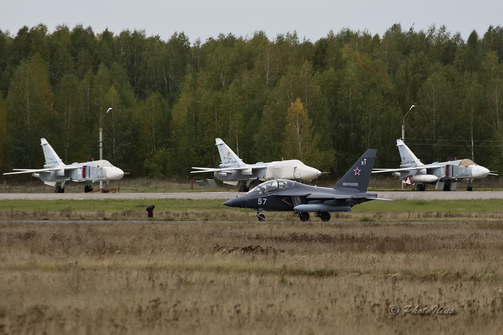 Борисоглебский аэродром казань. Борисоглебск аэродром военный. Борисоглебск военный аэродром самолеты. Борисоглебск Воронежская область военный аэродром. Борисоглебск летное училище самолеты.