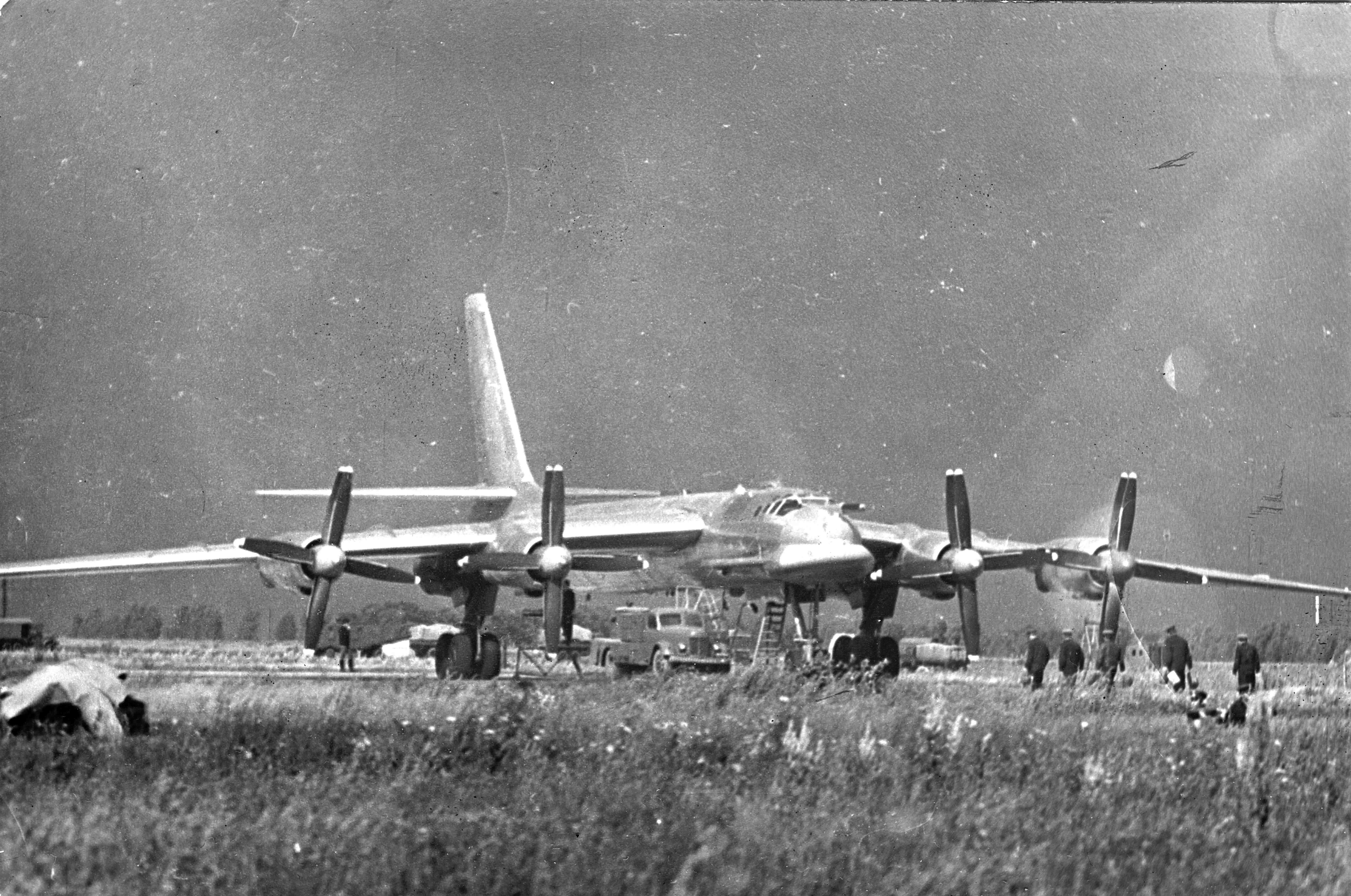 Названия бомбардировщиков. Ту-95к-22. Ту-95. Самолет ту 95. Ту-95 бомбардировщик СССР.