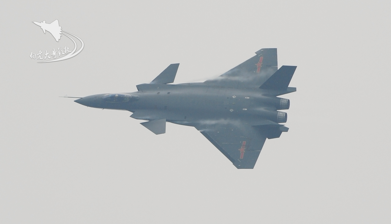 J 20.9. J-20 Black Eagle. Chengdu j-20 спарка. Chengdu j-20 серый. Chengdu j-20 сбоку.