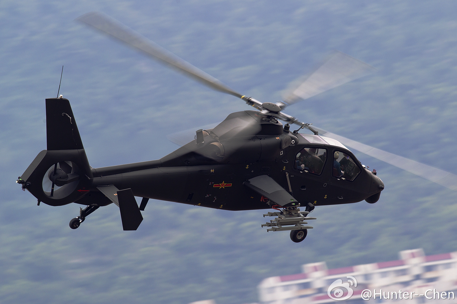 Z 19 ru. Вертолет Harbin z-19. Ударный вертолет CAIC WZ-10. Китайский вертолет CAIC WZ 19. Ударные вертолеты z-19.