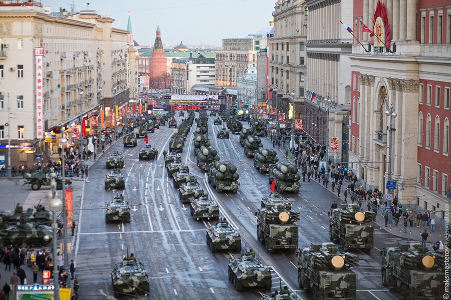 Улица 9 мая. Тверская улица Москва парад. Парад техники в Москве 9 мая. Тверская улица 9 мая. 9 Мая парад Победы техника.