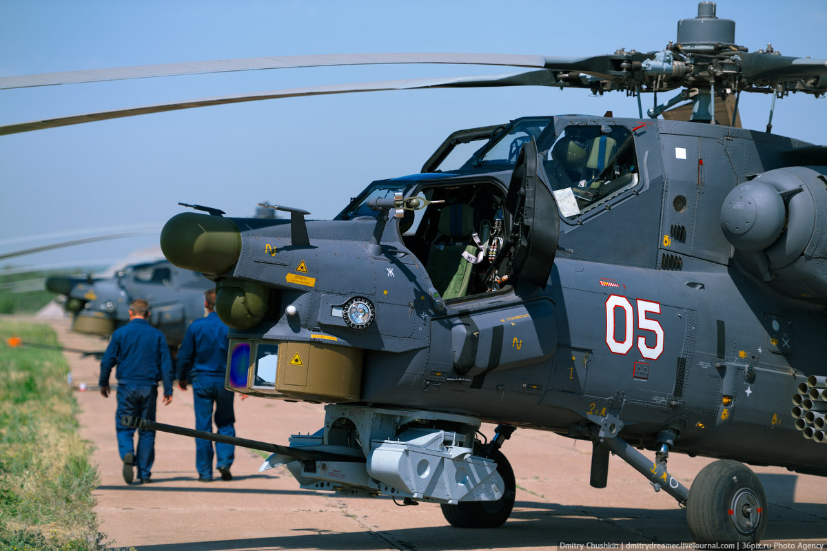 Russian helicopters. Ми-28 вертолёт. Ми 28 ми35 н параде. Ми 28 одноместный. Ми-28н в атаке.