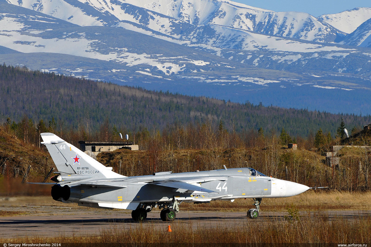 Самолеты мончегорска. Су 24 Мончегорск. Су 24. Су-24м кайра. Су-24 Моздок.