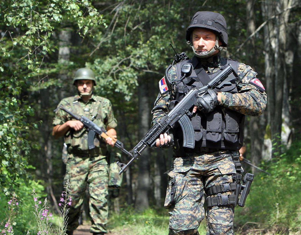 Силы безопасности. Солдаты Сербии. Сербские военные. Экипировка сербской армии\. Сербский солдат.