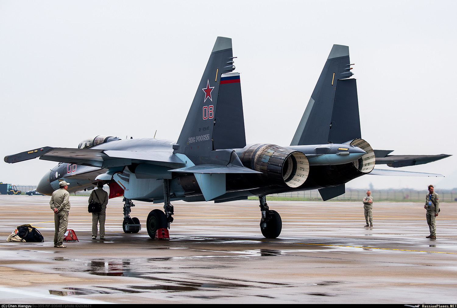 Лучшие самолеты сухого. Су-35с - RF-95242. Сухой Су-35с. Су-35 тепловые ловушки. Су35 с ЛОВУШКАМИ.