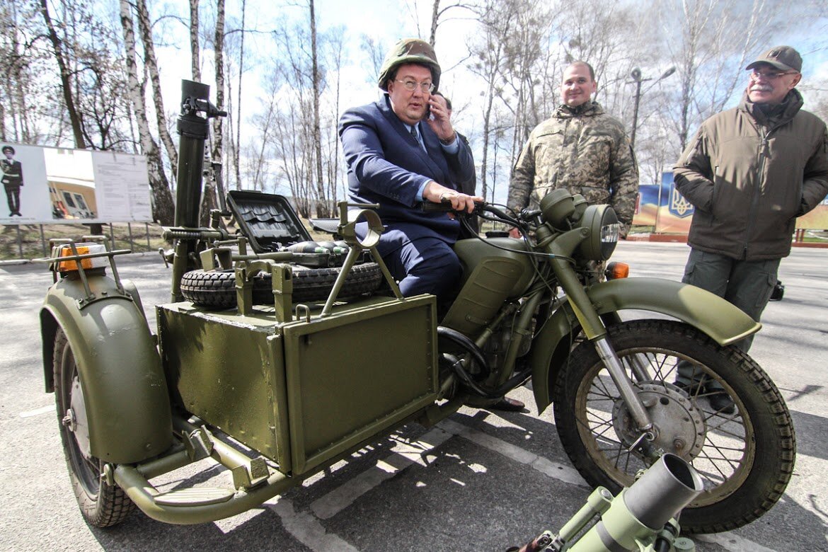 Мотоцикл с коляской и пулеметом