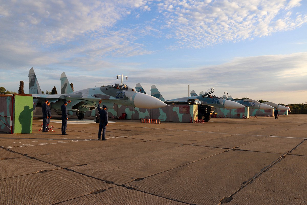 Пункт управления на аэродроме саки. Су-27 авиабаза Бельбек. Бельбек аэродром военный. Аэродром Бельбек в Крыму. Военный аэродром в Крыму Бельбек.