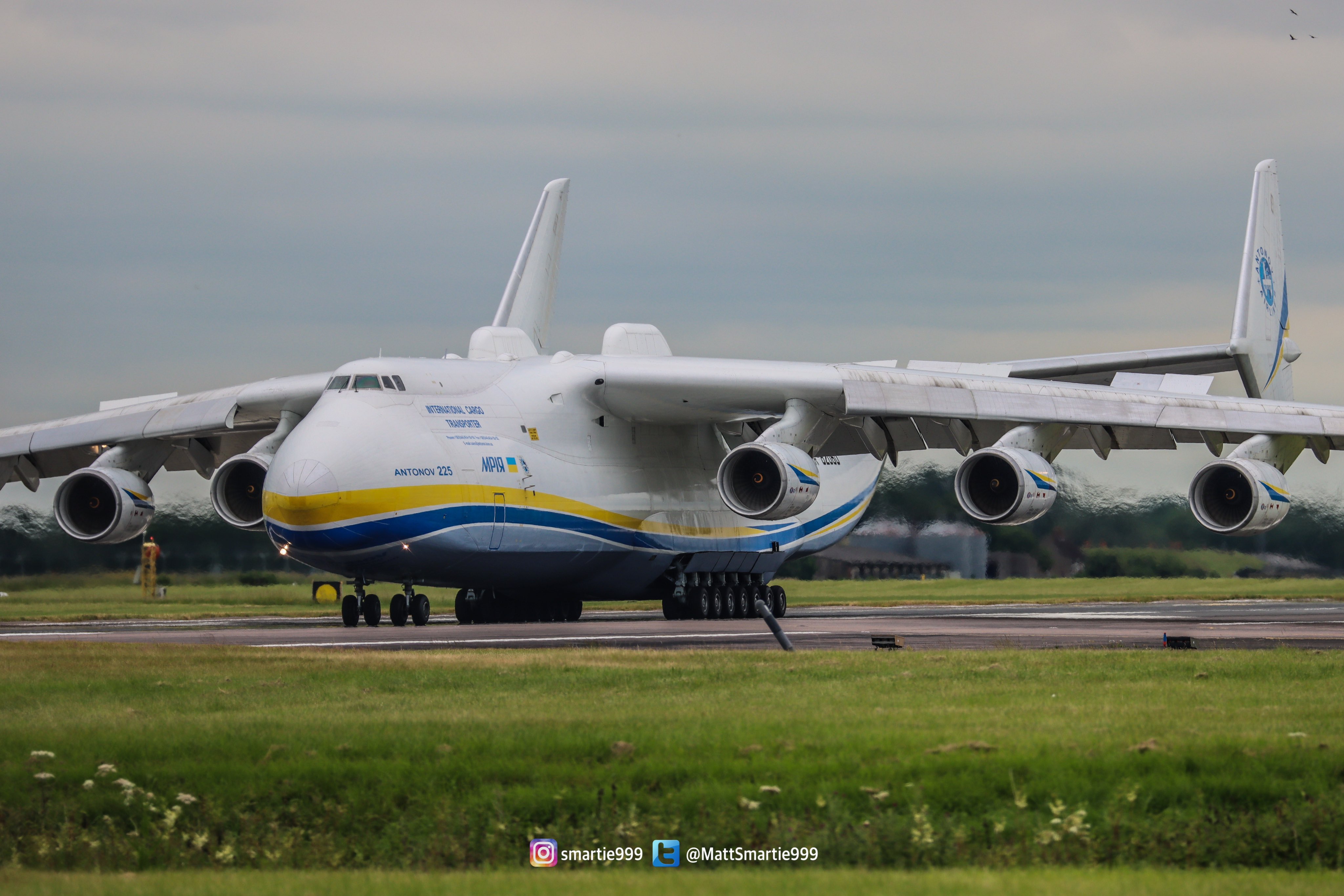 Самолет ан мрия. АН-225 Мрия. АН-225 Мрия взлет. Мрия самолет Украина. АН-225 Мрия фото.