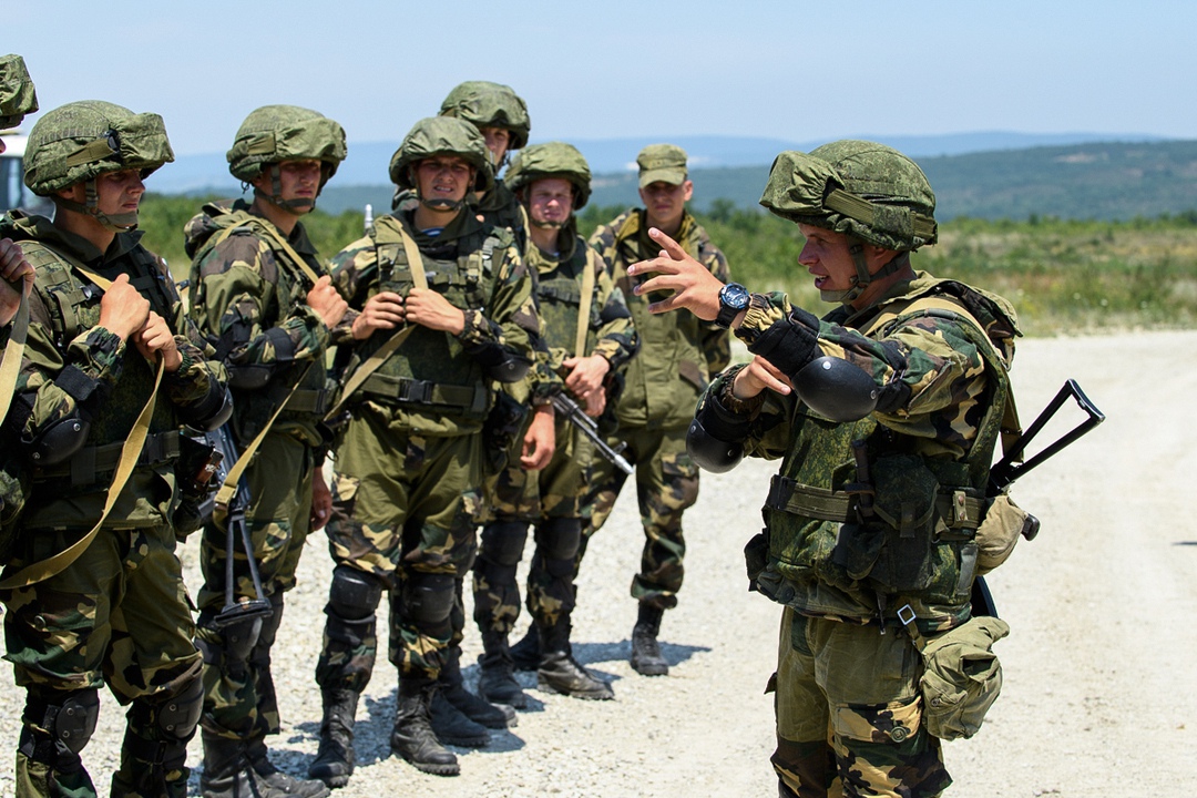 Последние войска. Российские воинские части в Болгарии. Стрелец часовой фото. РТР Стрелец часовой.