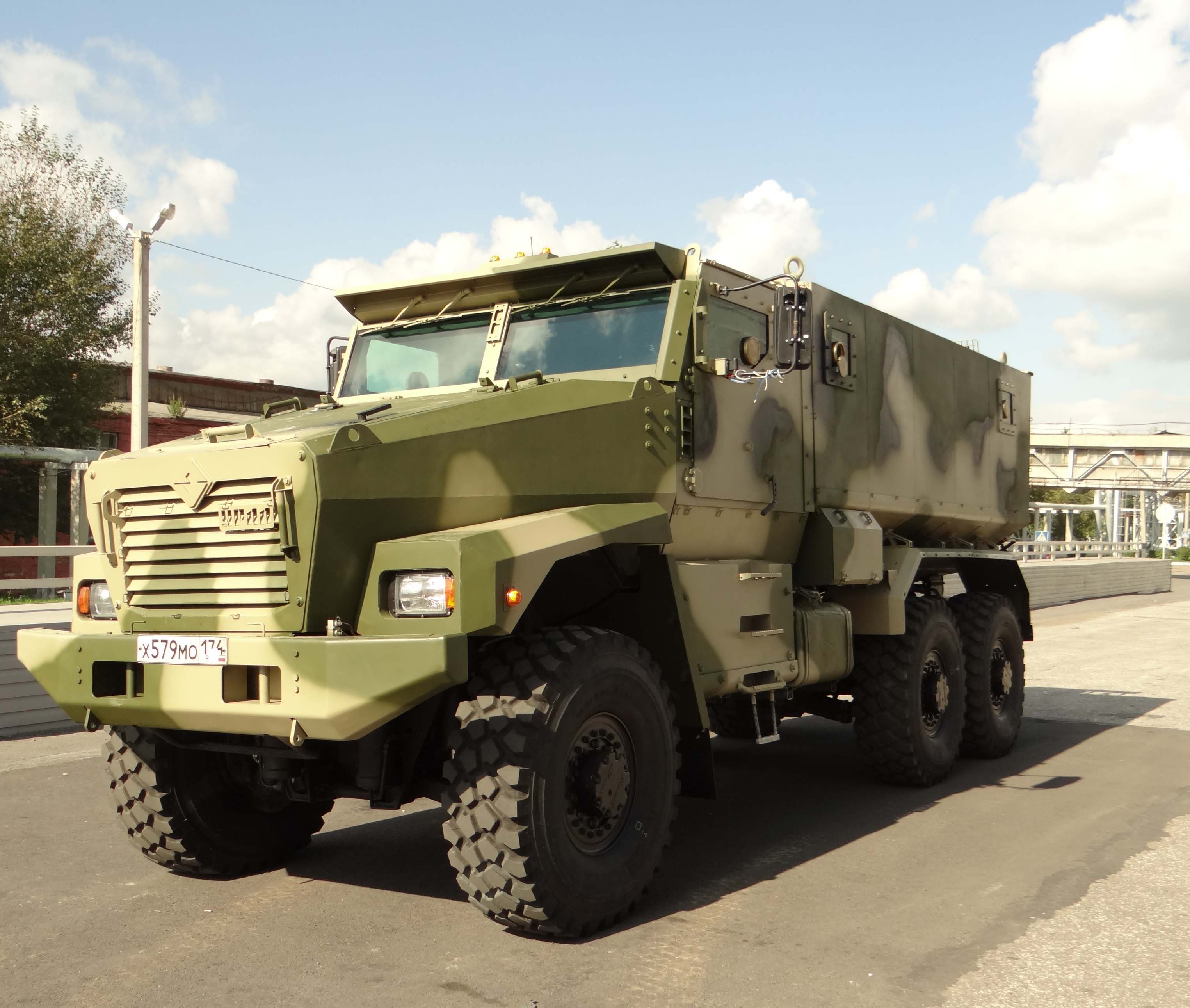 Похожие на боевой. Автомобиль Тайфун Урал. Урал-э4320д-31. Урал-53095 «Тайфун-у 4×4». Боевые военные машины Урал.