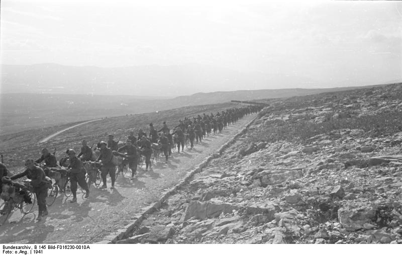 Войска вторглись. Ликвидации немецко-итальянских войск. Балканы 1945 год Вермахт. Швейцарское вторжение в Лихтенштейн.