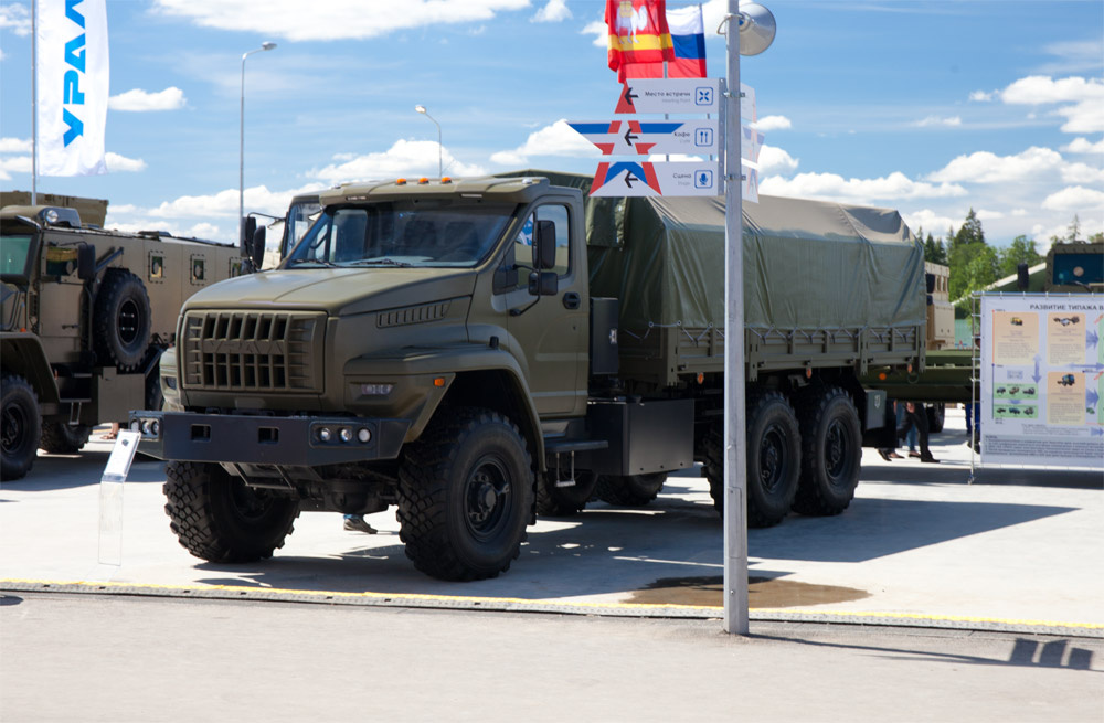 Урал Некст тягач военный