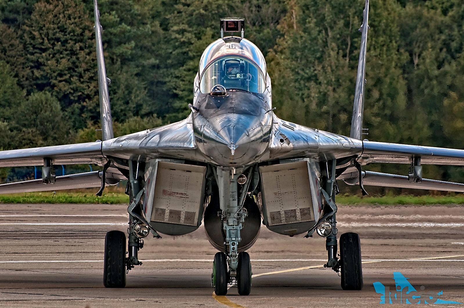 Файтер бомбер. Mig-29 Fulcrum. Миг 29 подвесное вооружение. РЭО миг 29. Fulcrum самолет.