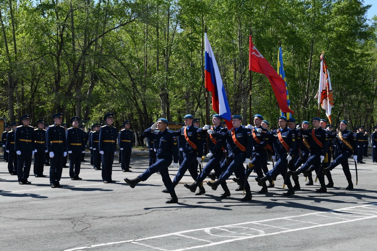 Челябинское военное авиационное. Челябинское училище штурманов. Лётное училище в Челябинске ЧВВАКУШ. Челябинский военный авиационный институт штурманов. Челябинское высшее военное авиационное Краснознамённое училище.