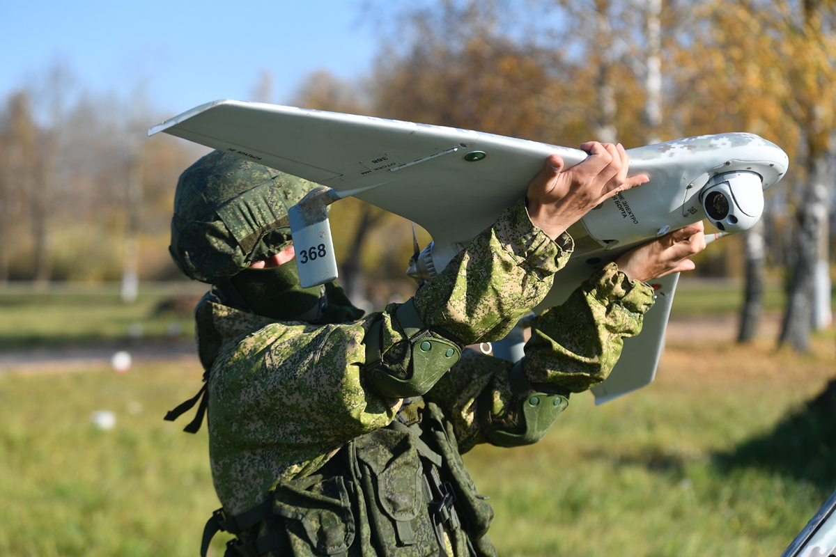 Видео как солдат обманул дрон. Герань 2 БПЛА. Военные БПЛА. Тактические БПЛА. Военный беспилотник.