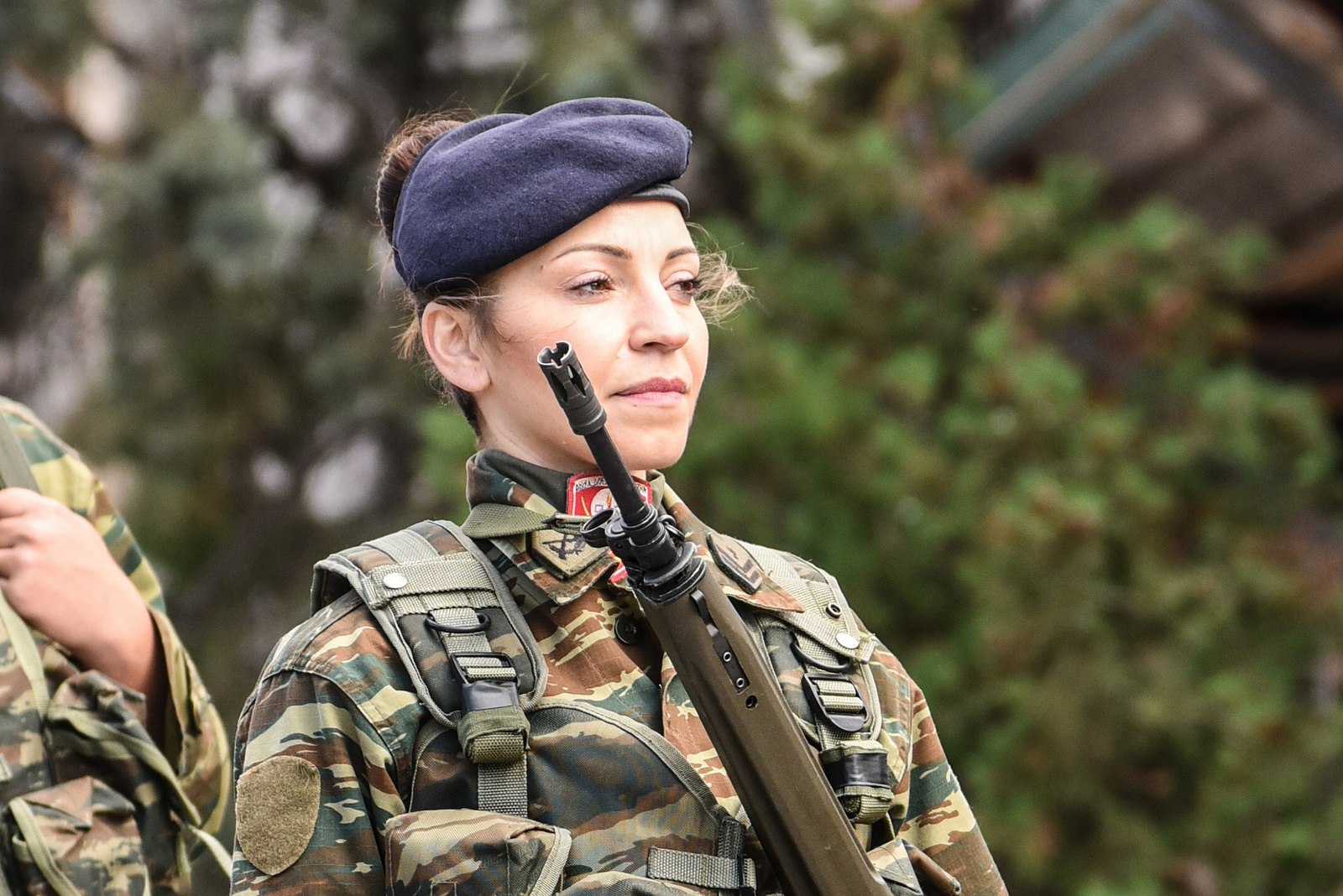 Female soldier. Женщины в армии Болгарии. Греческая женская армия. Современная униформа армии Болгарии. Швейцарская армия женщины.