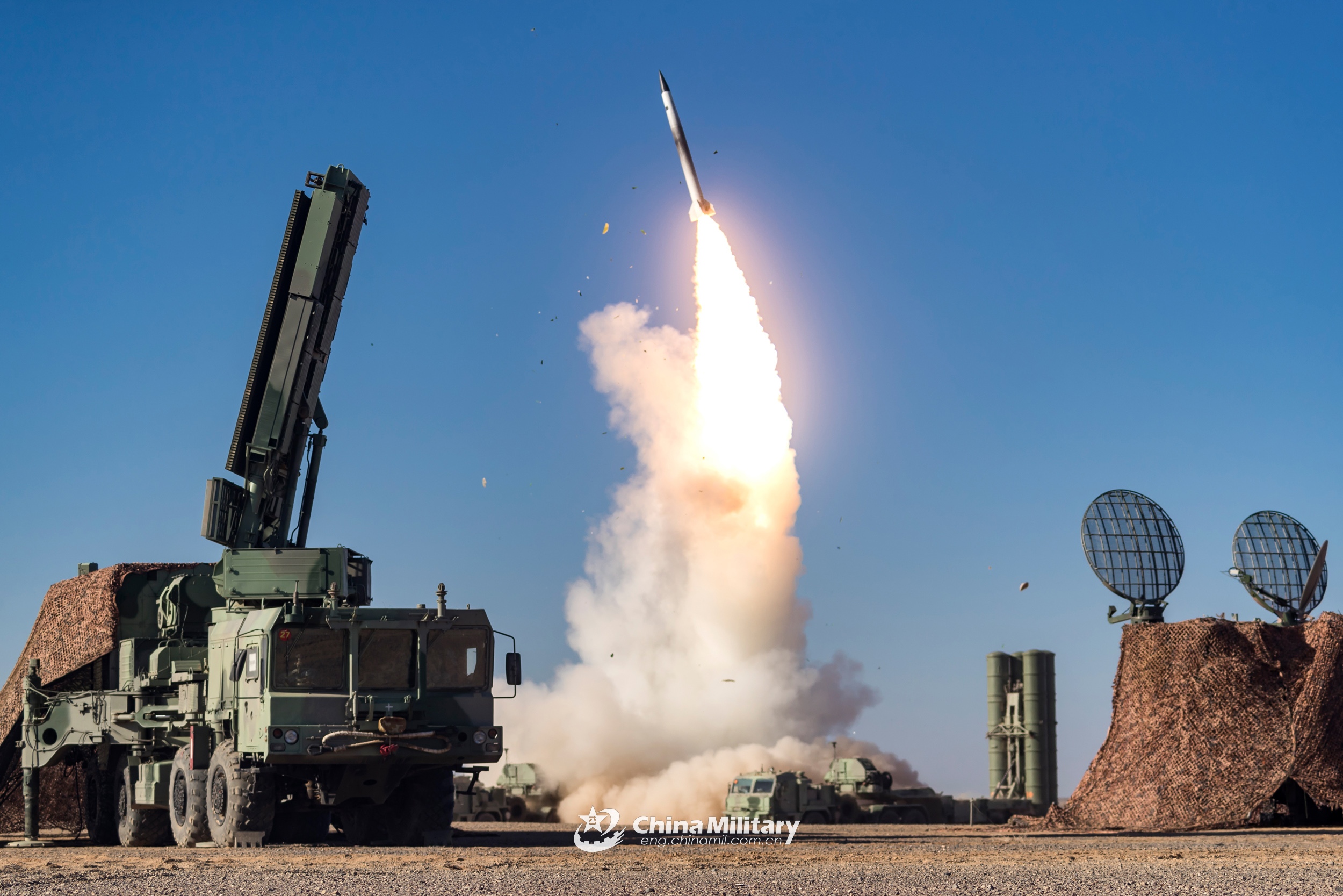 Комплекс ракет. С-400 ракетный комплекс. Зенитно-ракетный комплекс с-400 Триумф. ПВО С-300 И С-400. С400 ПВО.