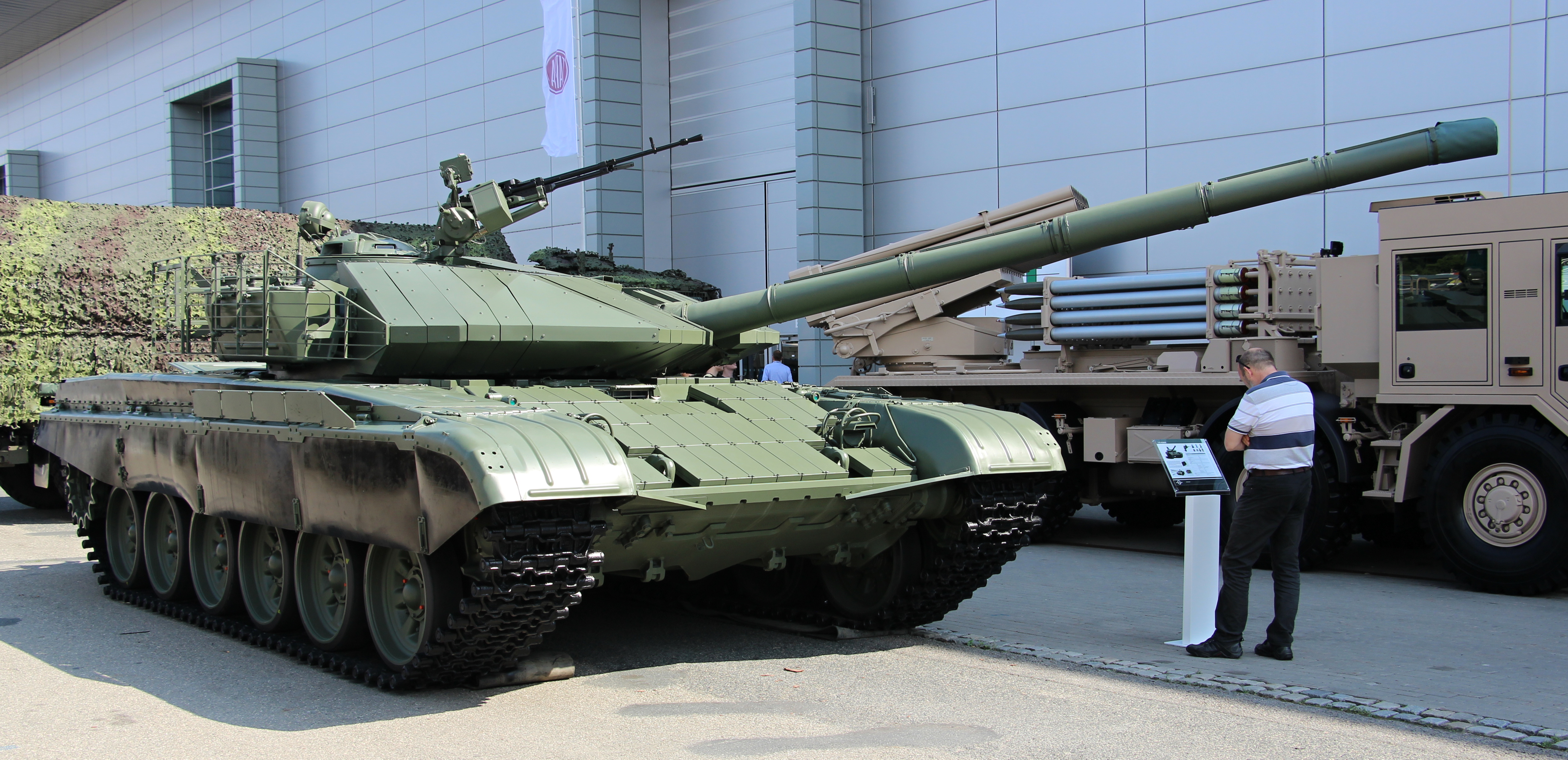 Т 4 м. T-4-72 Scarab. Польские т-72. T-72m4cz Scarab. Танк т 72 Польша.