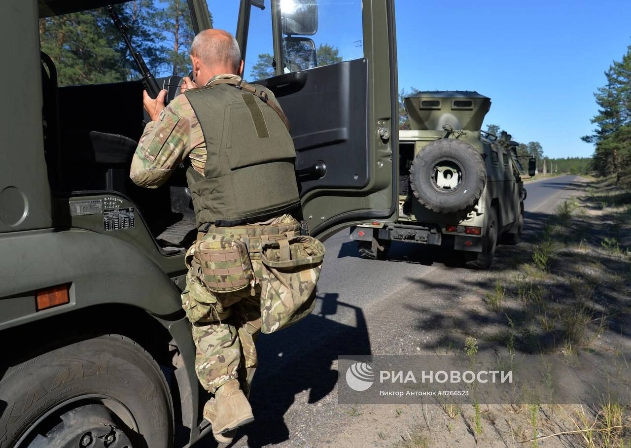 Боевые действия подоляка. Многоцелевой бронеавтомобиль 